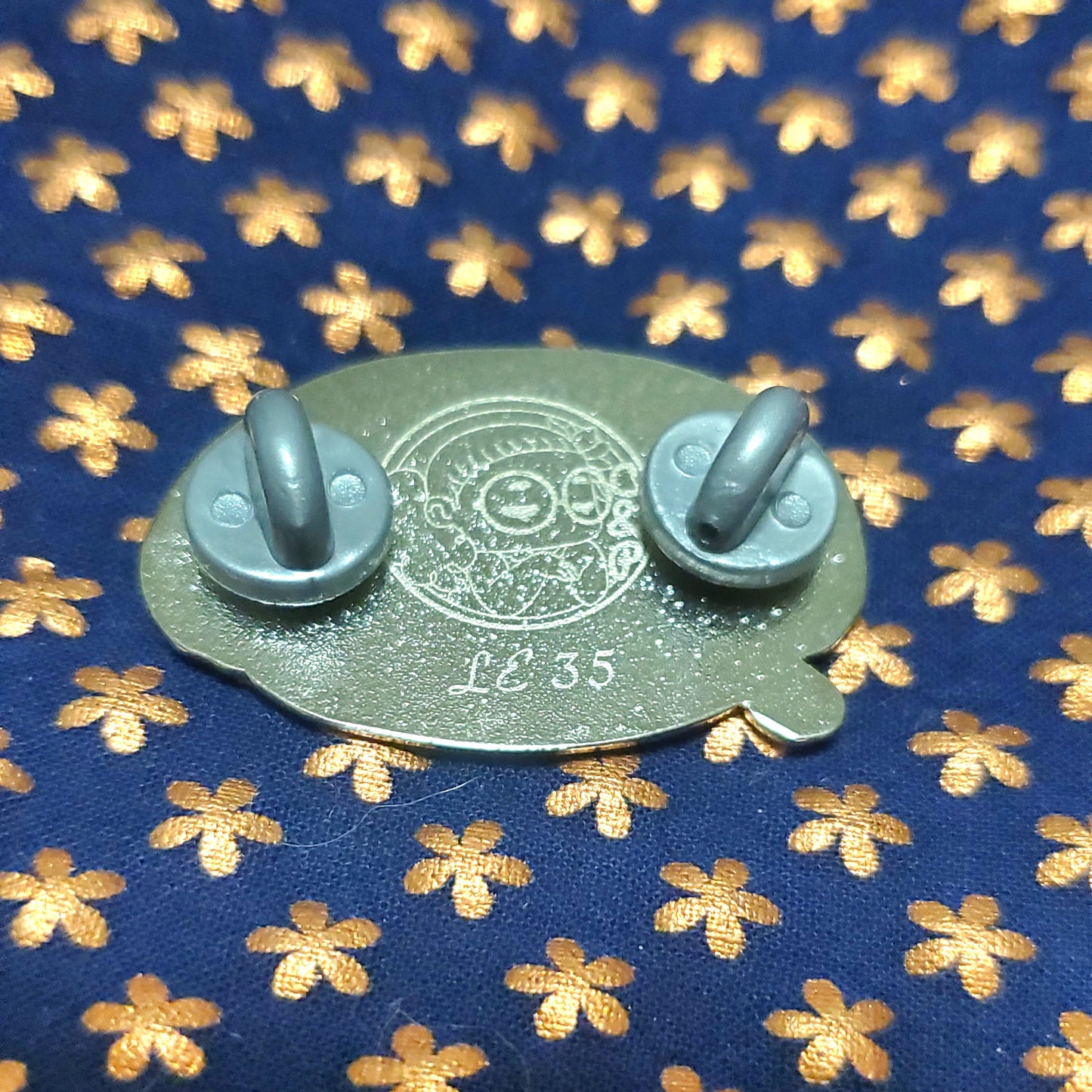 Magic Bus Hat Pin LE 35